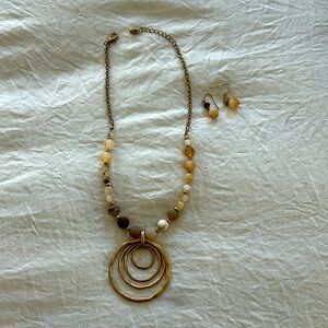 BEAUTIFUL NECKLACE & MATCHING EARRINGS. NECKLACE IS A HAMMERED CIRCLE